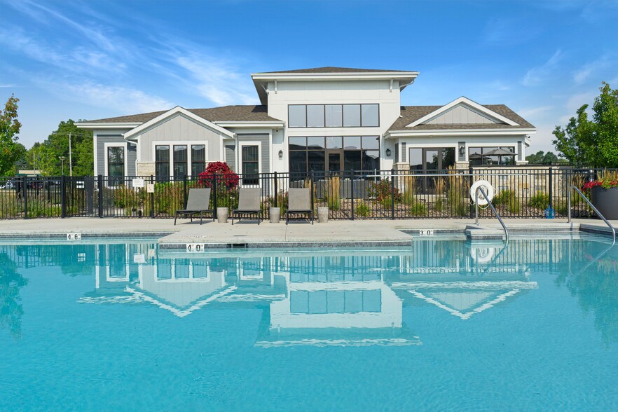 Seasons at Orchard Hills Resort Style Pool