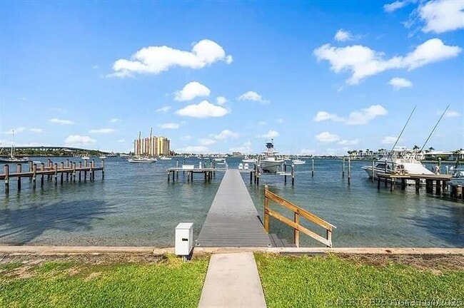 2941 Lake Dr
