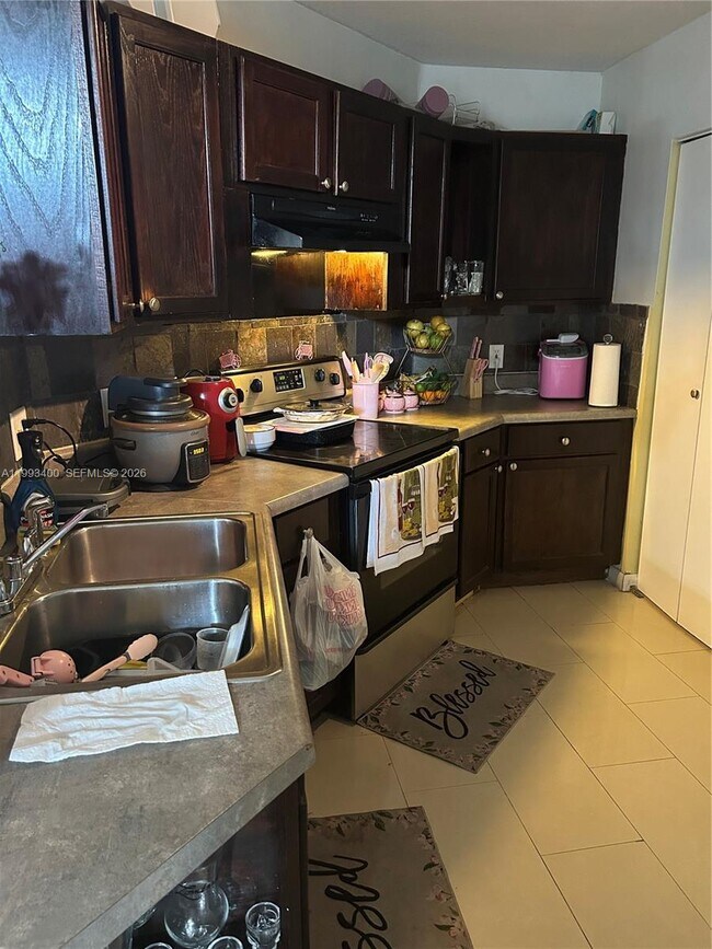 Photo - 6280 NW 186th St Unidad 301