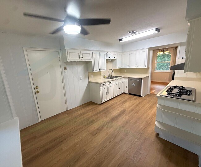 Photo - 835 Hill City Dr