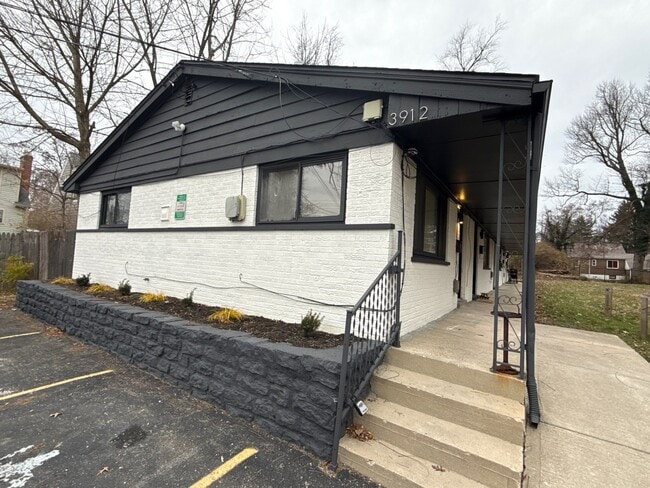 Building Photo - Kirkup Ave Unit 1