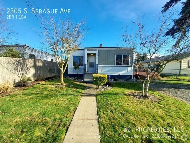 Building Photo - 2 bedroom 1 bath home with huge fenced in ...