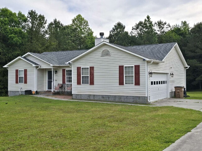 Photo - "Charming 3-Bedroom Home with 2 Full Baths in Jacksonville's Cozy Winterberry Court!"
