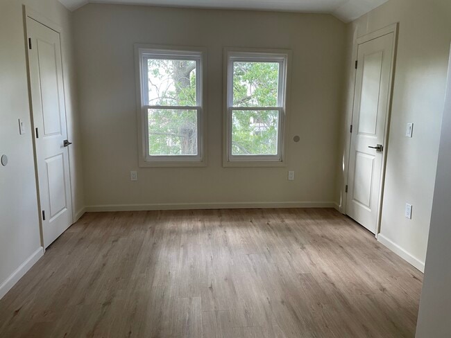 Photo - 140 Fabyan Pl Unit #3