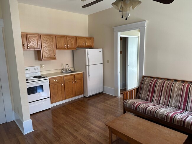 Photo - 331 Ludlow Ave Unit 4