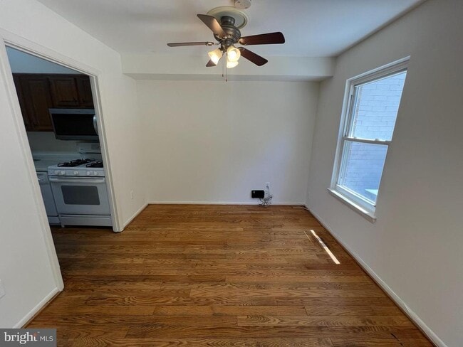 Photo - 5566 Burnside Dr
