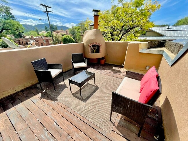 Building Photo - 1027 Canyon Rd Unit B Rental