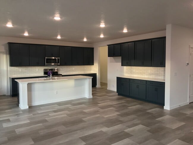 Photo - Spacious home in Quiet Neighborhood