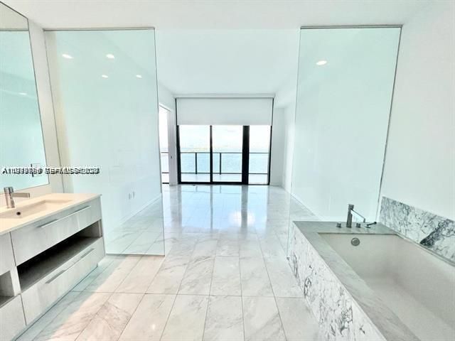 Photo - 480 NE 31st St Unidad 902