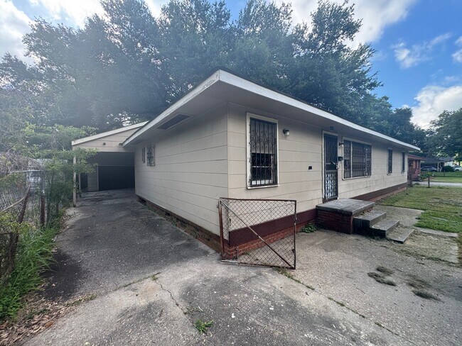Photo - 2942 Eaton St