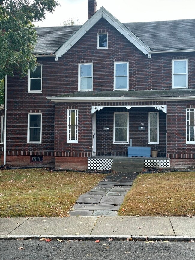 Building Photo - 55 Church St Rental