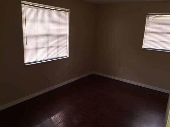 Photo - 247 Oakwood Dr
