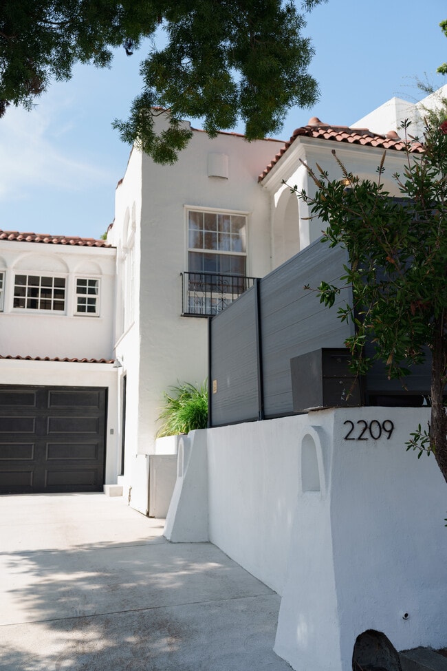 Photo - 2209 N Gower St