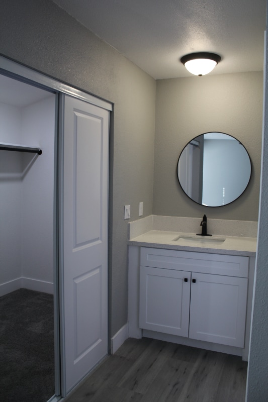 Photo - 2813 Kings Way