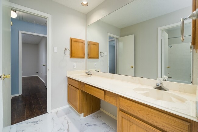 Photo - 2902 Laurelridge Dr