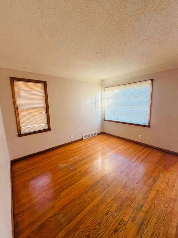 Photo - 15625 Bringard Dr