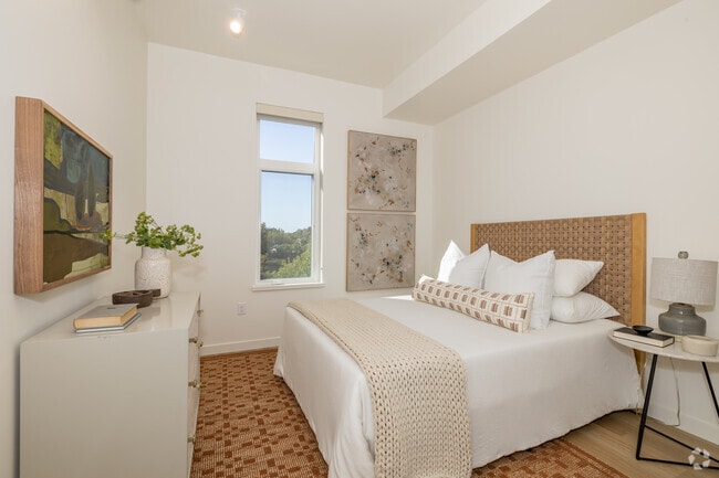 2 habitaciones, 2 baños, 990 pies cuadrados, dormitorio principal