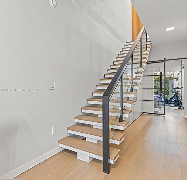 Photo - 1055 99th St