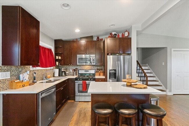 Photo - 747 Leclaire Ave