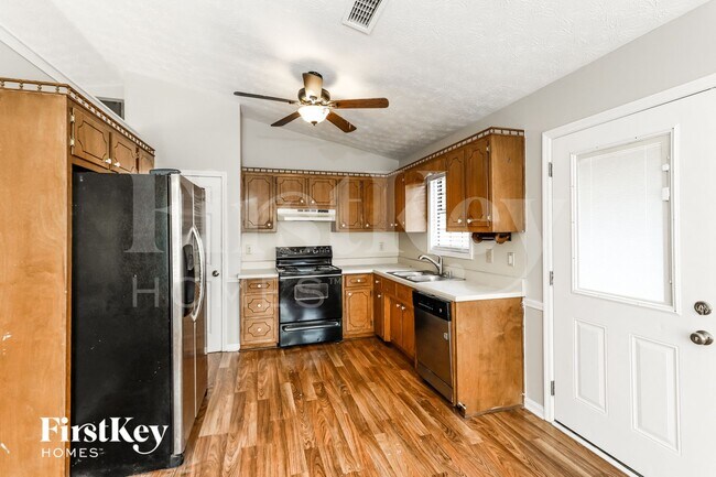 Photo - 4149 Warren Rd