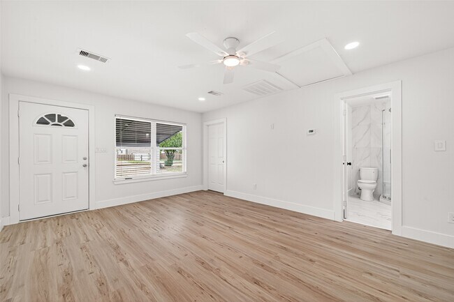 Photo - 6615 W Montgomery Rd