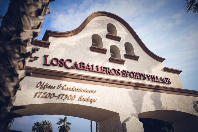 17200 Newhope St Unidad 27 B