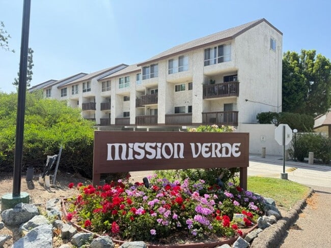 Building Photo - Spacious 2 Bedroom 2 Bathroom Condo with Large Balcony in Mission Valley Unit 210