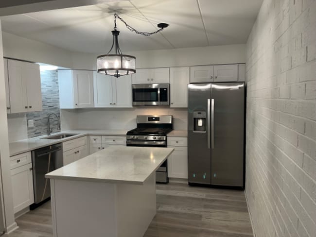 Photo - 154 E Bailey Rd