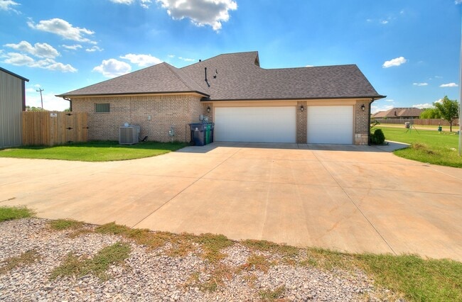 Photo - 3 Bed, 2 Bath Home with Bonus Office and  Huge Workshop