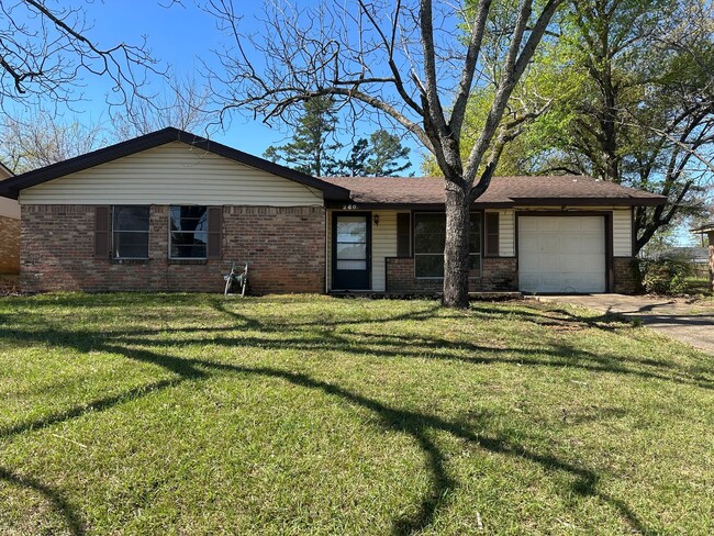 Building Photo - 2607 Chelsea Dr