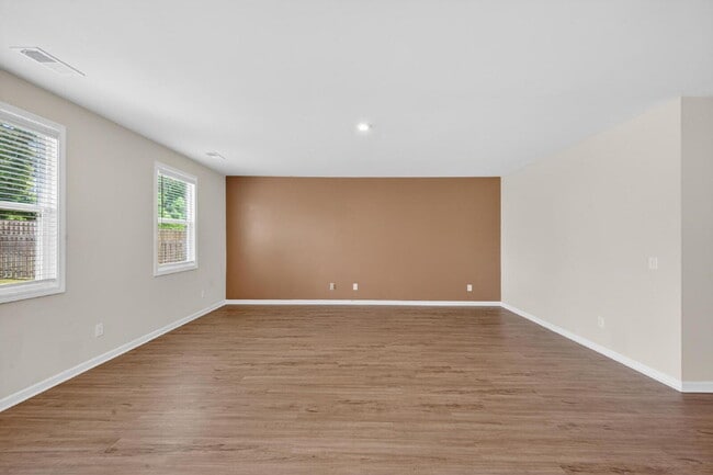 Photo - Like-New Harlem Home!