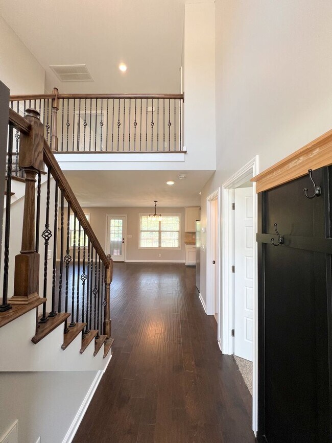 Photo - Must See-Stunning 5-Bedroom Home in 37043!!