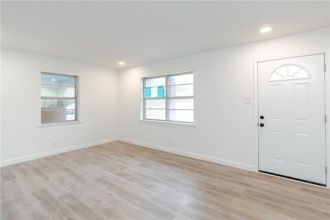 Photo - 7979 Domain St