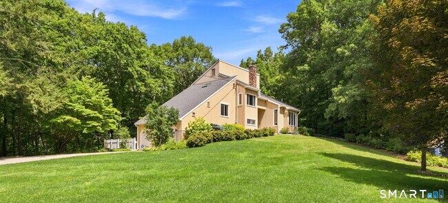 Building Photo - 40 Rockledge Dr