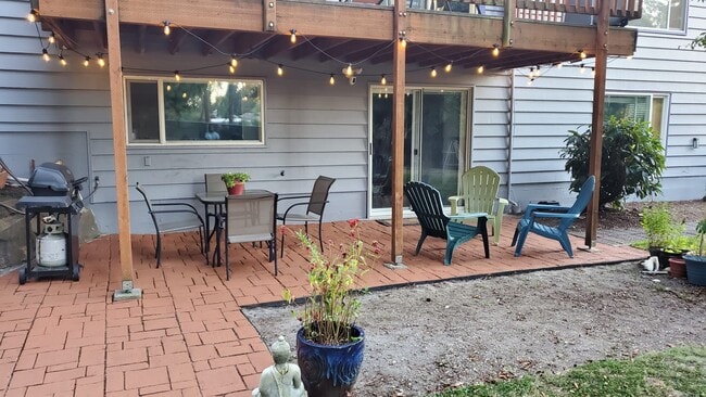 Photo - 434 S 199th St