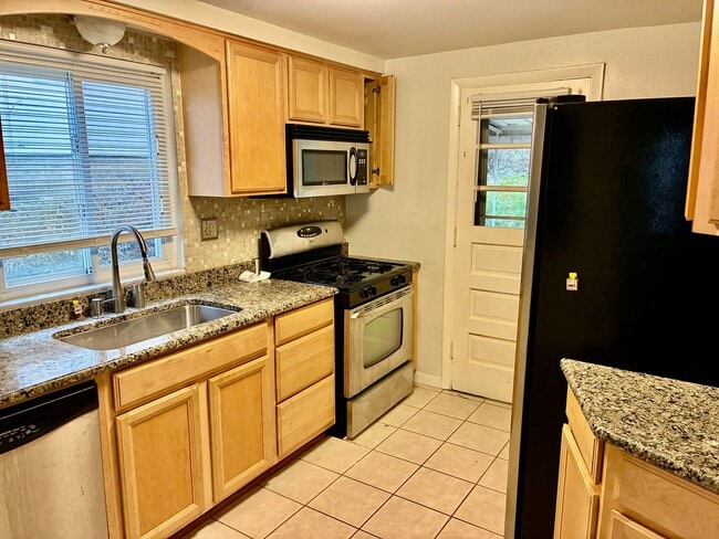 Photo - Charming 3/2 Home in Castle Shannon - Gara...