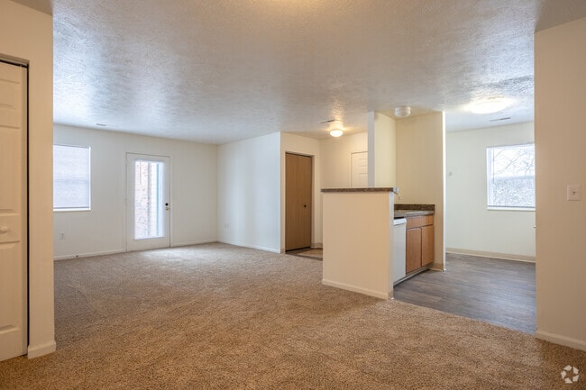 2BR, 1BA - 916SF - Living Room