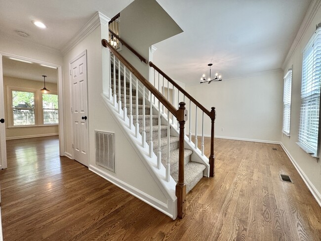 1370 Buckingham Cir