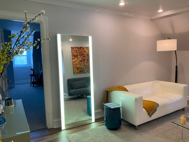 Living room - 1013 N 63rd St Unit 3