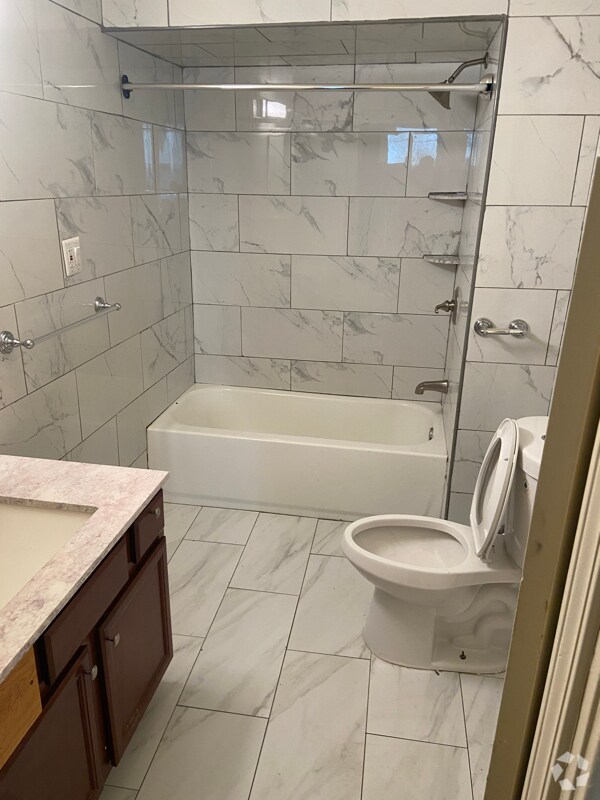 Building Photo - 915 Hawley Ave Rental