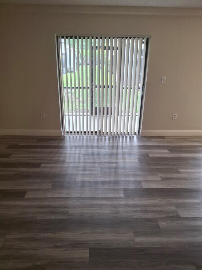 Photo - 3222 Coral Lake Ln