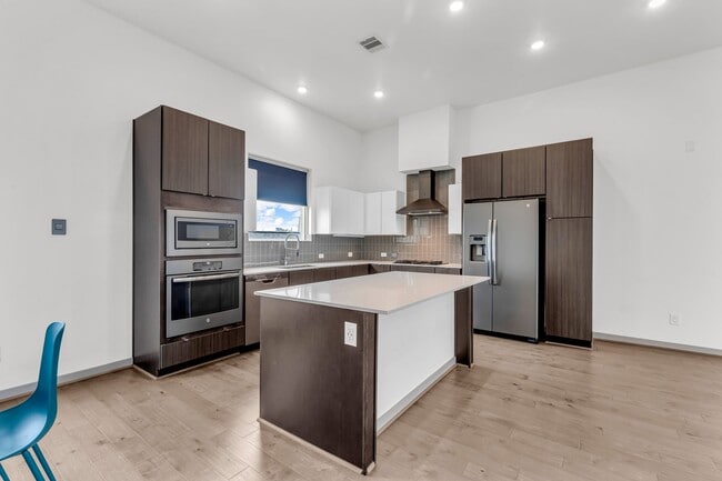 Building Photo - 1512 Weber St Rental