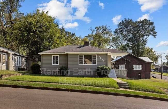 Photo - 2301 27th St W