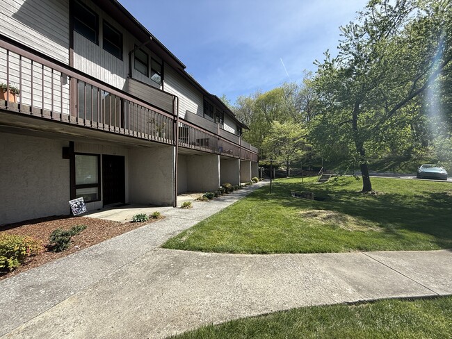 Laurelwood Apartments