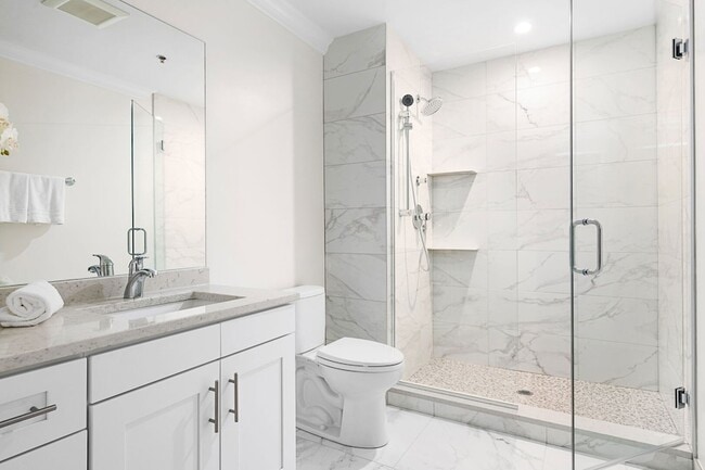 Photo - 1610 N Normandy Ave Unit 204