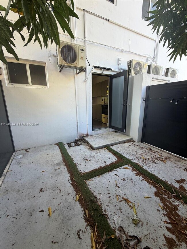 Photo - 201 SW 21st Ct Unidad 1