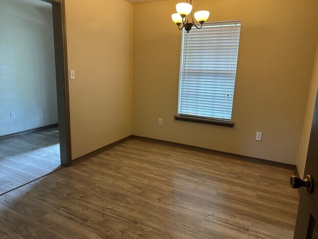 Photo - 209 Travis St