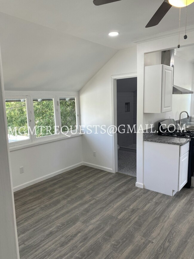 Photo - 1025 S Victoria Ave Unidad B