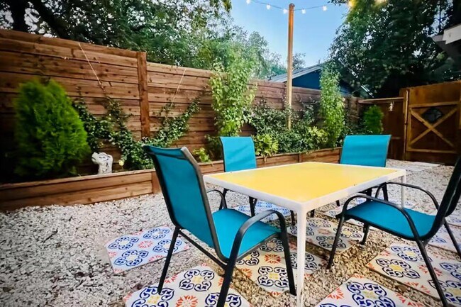 Photo - 211 Lessin Ln