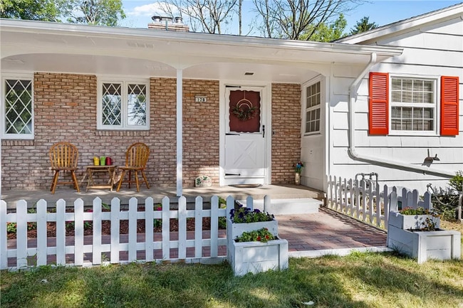 Photo - 178 S Main St